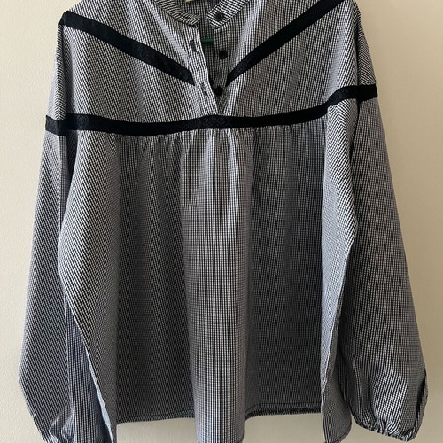 Lynne checked shirt with black lace like new, size 40