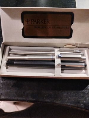 Parker pen set like new, 3 pieces