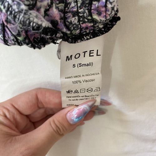 Purple floral crop top Motel size S like new
