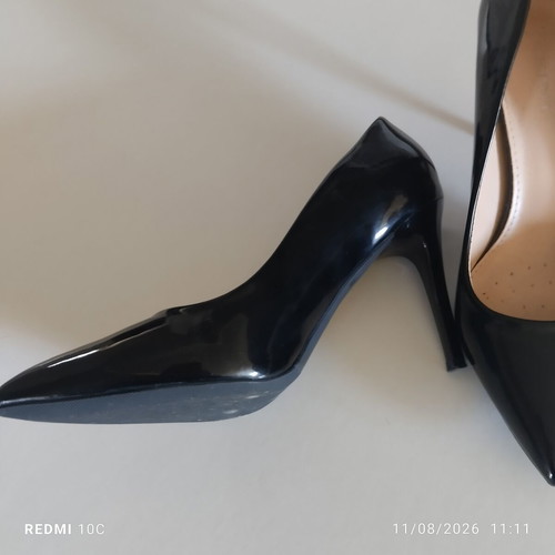Patent leather pumps like new, size 38, black