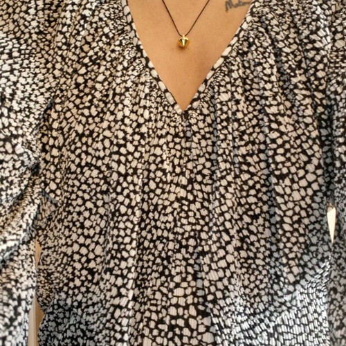 Zara blouse with puff sleeve like new, black and white, size S
