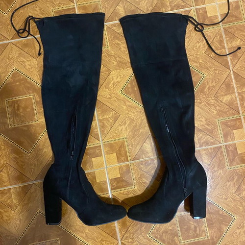 Over the knee boots black like new, suede with laces