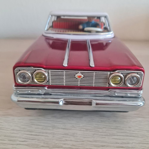 Large Limousine 1:15 Tin Car, like new, battery operated