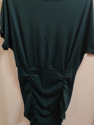 Dress like new with batwing sleeves and ruching green size M