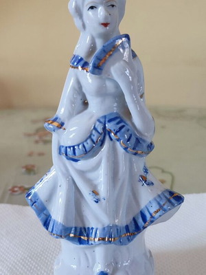 Vintage porcelain figurine 'Woman with Fan'