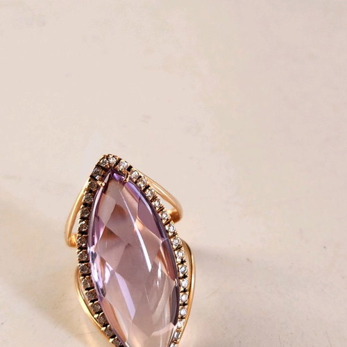 Gold 18K ring with amethyst and 38 diamonds used