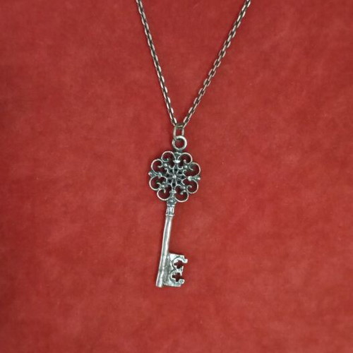 Silver necklace 925 vintage like new with 5.5cm pendant