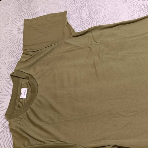 T-shirt new unworn, size M, green
