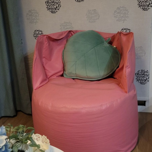 Pink bean bag chair like new