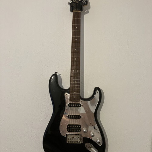 Fender Stratocaster guitar with amplifier, like new