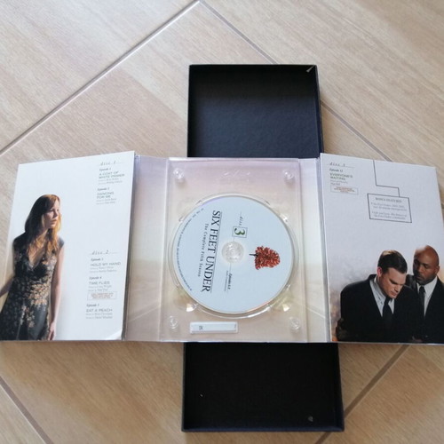 Six Feet Under DVD used, complete fifth season with subtitles