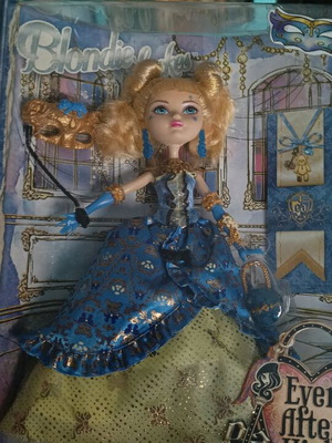 Κούκλες Ever After High Apple White Blondie Lockes καινούργιες