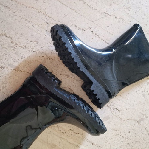 Women's patent leather galoshes new, size 39, black