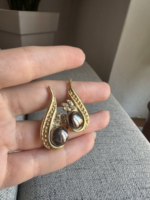 Vintage earrings with stainless steel and hematite stone, like new