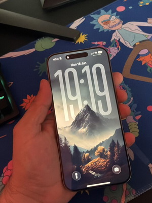 iPhone 16 Pro Max Titanium 256GB σαν καινούργιο με θήκη Apple