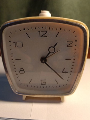 Victoria Aradora 4 rubine clock used