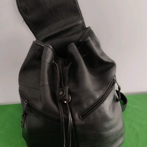 Leather shoulder bag black like new, large capacity
