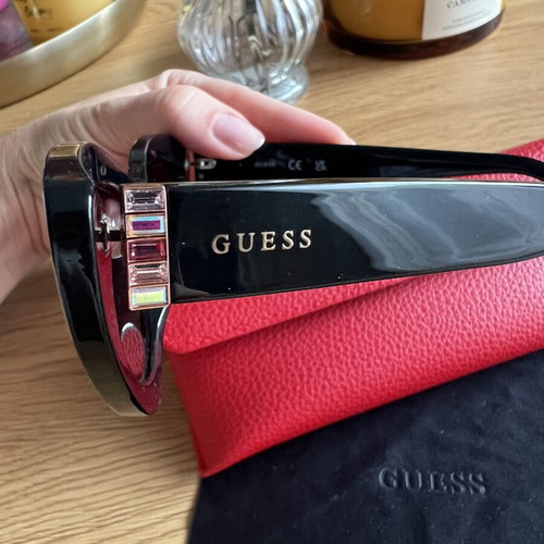 Guess cat eye sunglasses like new, black