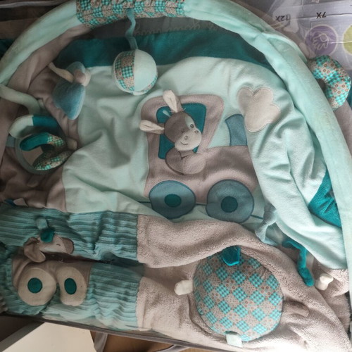 Baby gym like new with 25 activities and soft fabric