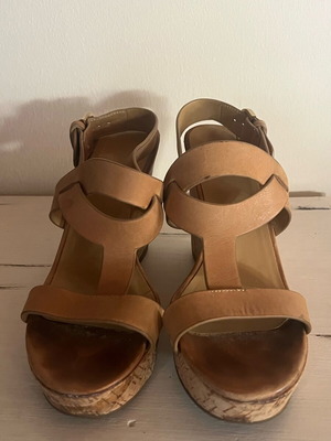Ioannis platform sandals size 39 used, brown