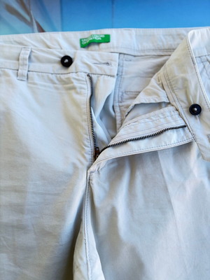 Benetton chino pants like new, size 50, ice color