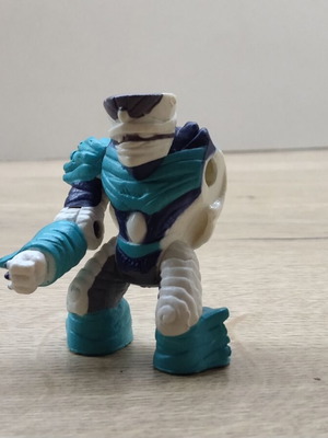 Refolus Gormiti Morphogenesis figure used, missing left arm