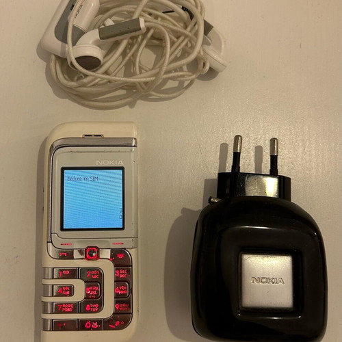 Nokia 7260 used, functional with charger and hands free