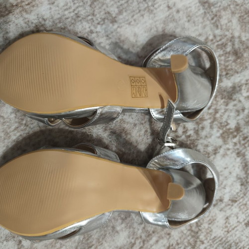 Silver Heeled Sandals size 37 new with metallic shine