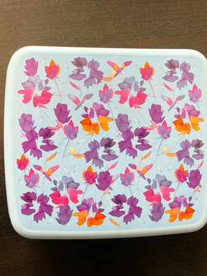 Tupperware toast food container new with beautiful flowers
