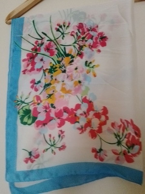 Large women's floral scarf like new, multicolored