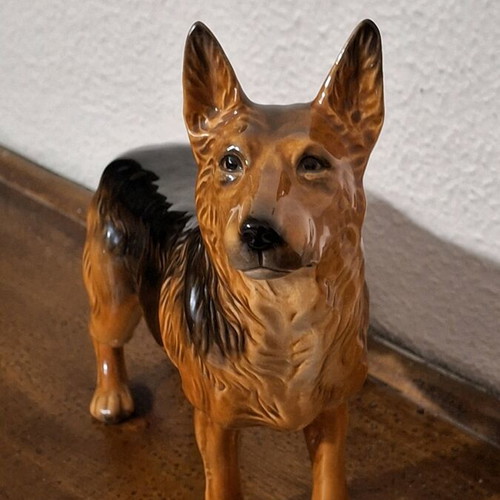 Goebel German Shepherd Figurine 30618-20 like new, vintage