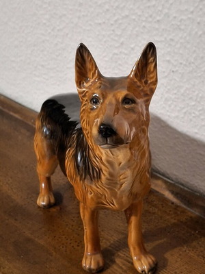 Goebel German Shepherd Figurine 30618-20 like new, vintage