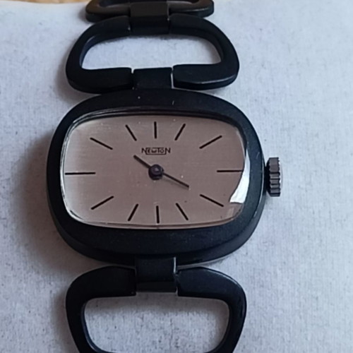 Newton vintage women's watch Swiss made '70s new, black-silver