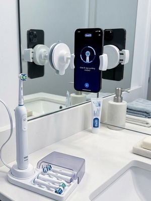 Oral-B premium accessories new, charging base, phone holder, brush head case