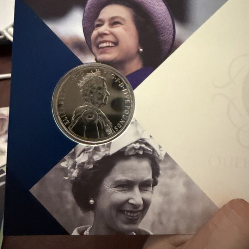 5 Pounds Royal Mint Commemorative Coin New 2012 Queen Elizabeth II