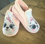 Closed slippers for girls like new