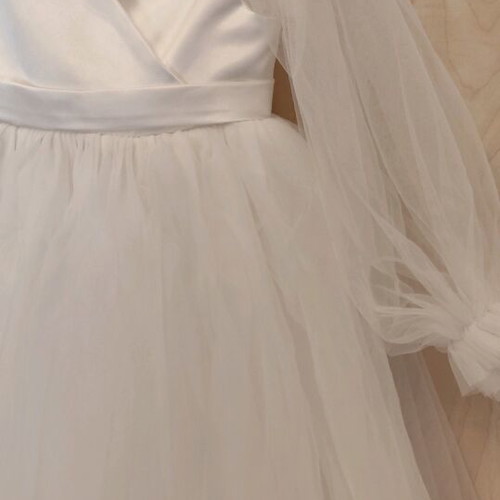 Flower girl dress like new, size suitable for 3-year-old girl