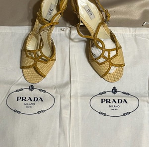 Prada Μπεζ Πέδιλο