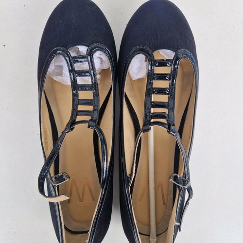 Wallis black ballerinas like new with patent detail