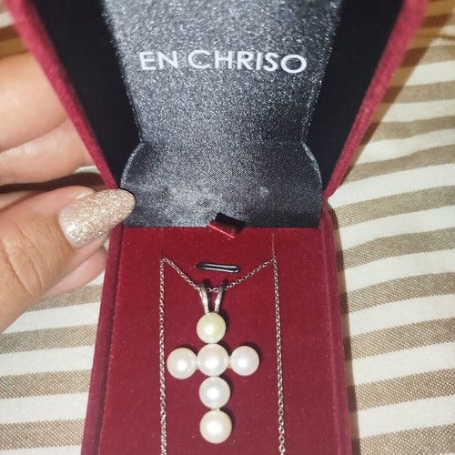 En Chriso cross pendant with pearls, silver
