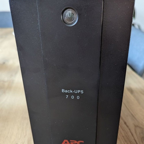 APC Back-UPS 700 used, no beep, needs 12V 7A battery