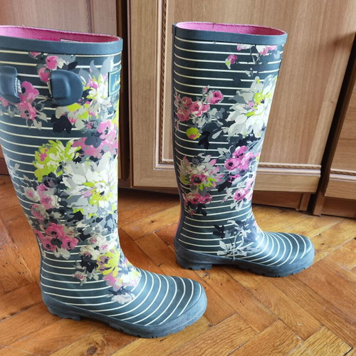 Women's rubber boots size 39 like new, floral pattern