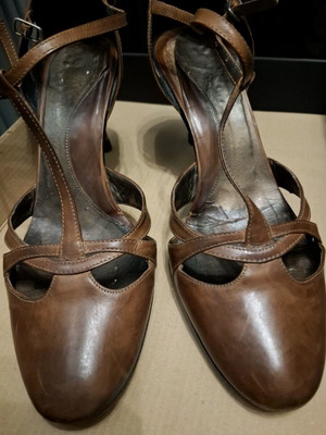 Italian T-Bar Pumps like new, brown, heel 7 cm
