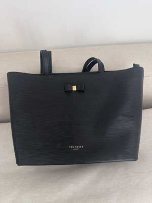 Ted Baker τσάντα ώμου μεταχειρισμένη, μαύρη