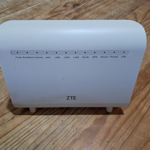 ZTE ZXHN H268n router with power adapter