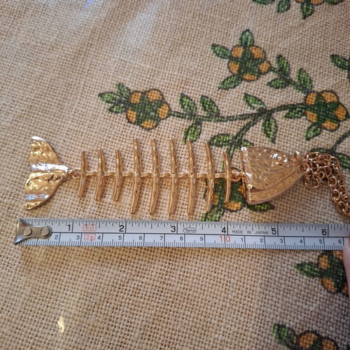 Fishbone necklace new, unworn, gold color