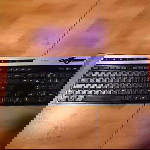 Πληκτρολόγια και ποντίκια Sharkoon μεταχειρισμένα, 2 ασύρματα και 2 ενσύρματα