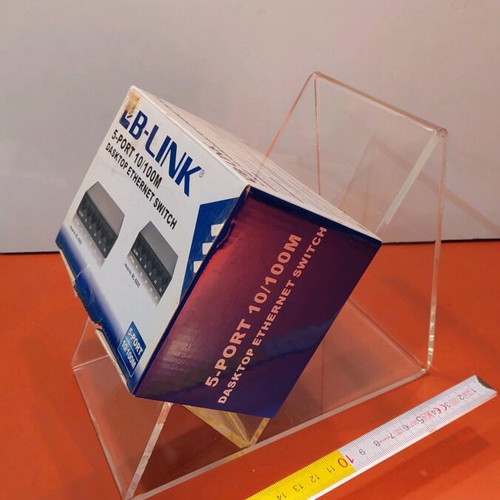 Plexiglass Stand like new