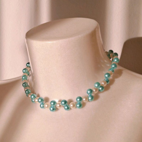 Choker with white and blue pearls new
