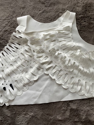Cutcuutur top XS with laser cut back, like new, white